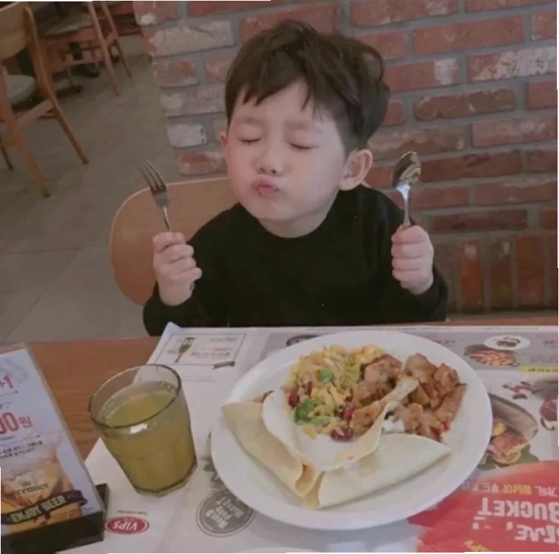 Cực chất với bộ meme chu môi siêu bá đạo gây cười