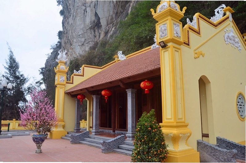 Đền thờ vua Lê Thánh Tông tại Núi Bài Thơ