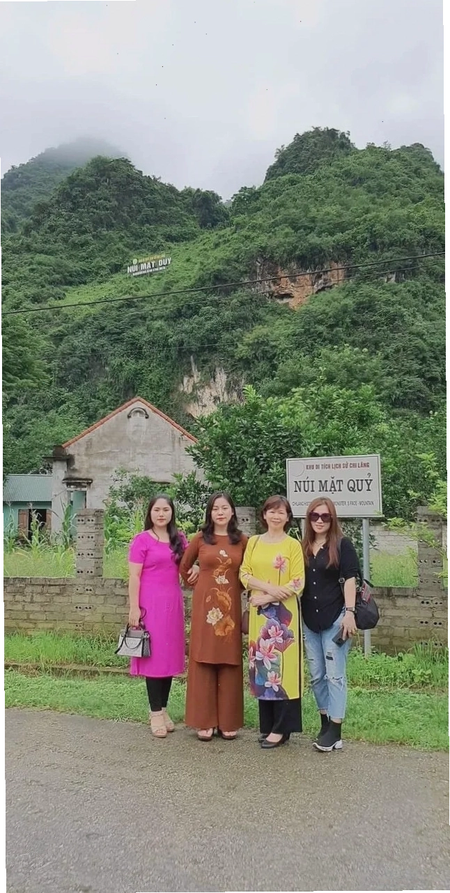 Du khách khám phá Ải Chi Lăng
