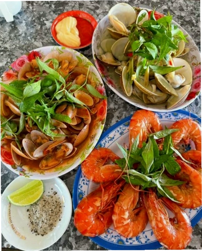 Hải sản tươi ngon tại biển Tân An Huế