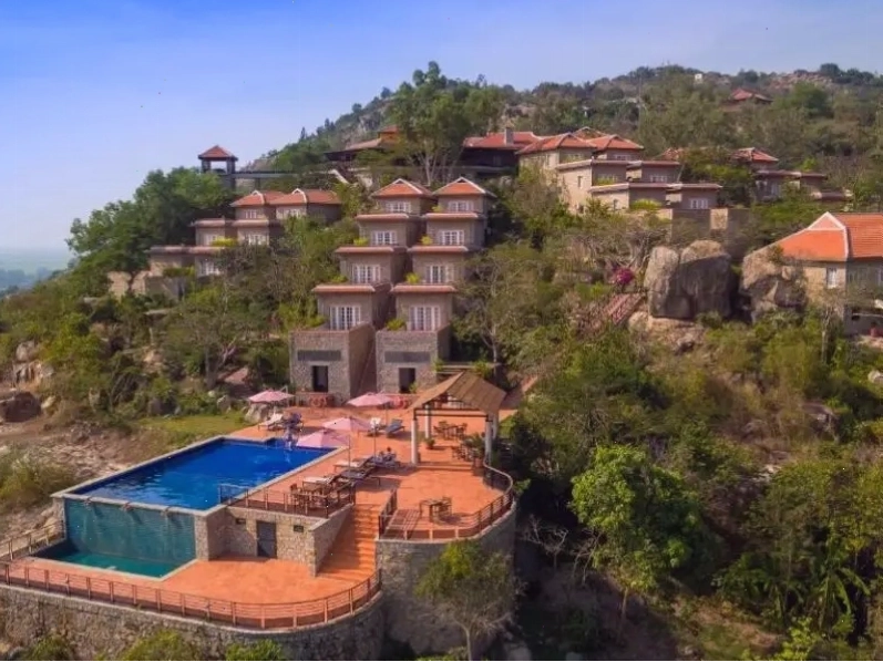 Kiến trúc Pháp cổ điển của Victoria Núi Sam Lodge