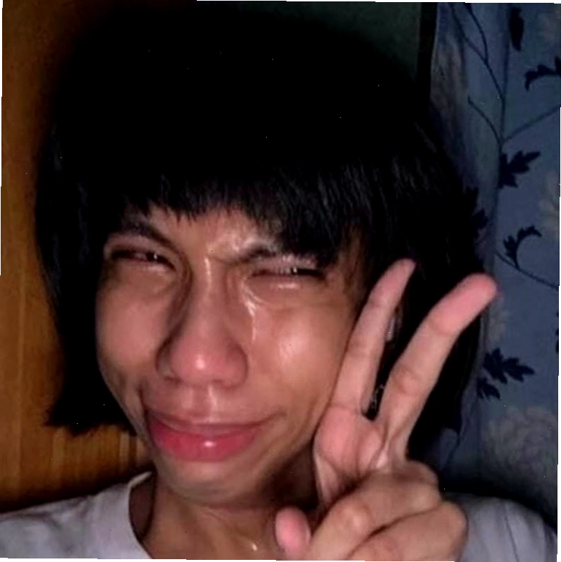 Meme khóc troll với tình huống hài hước