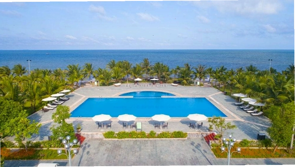 Nhiều khu resort cao cấp dọc bờ biển Hải Tiến