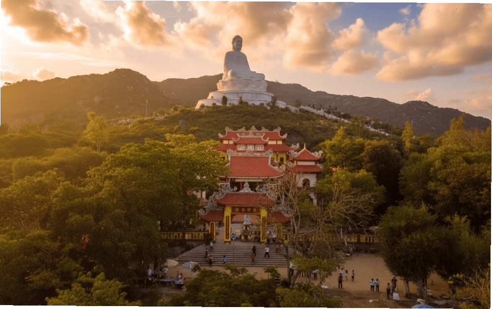 Quần thể Chùa Ông Núi uy nghi trên đỉnh núi Bà