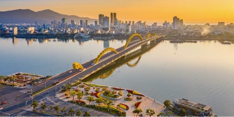 So sánh các khách sạn view biển và view sông tại Đà Nẵng