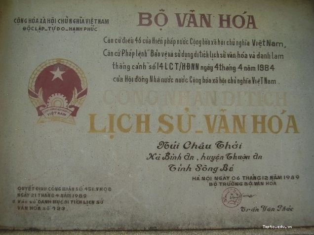 Toàn cảnh chùa núi Châu Thới nhìn từ xa