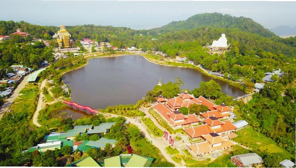 Toàn cảnh khu du lịch Núi Cấm An Giang nhìn từ cáp treo