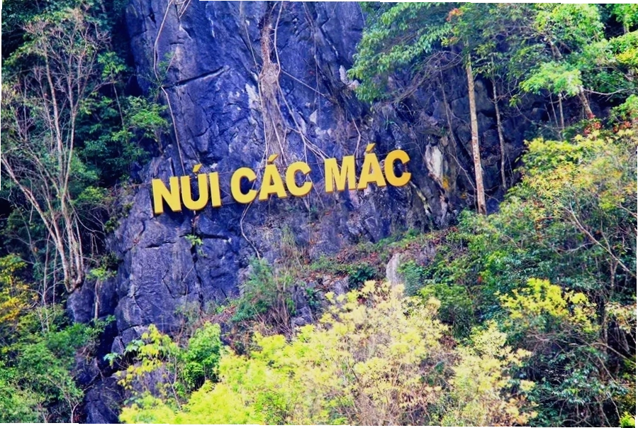 Toàn cảnh Núi Các Mác với vẻ đẹp hùng vĩ