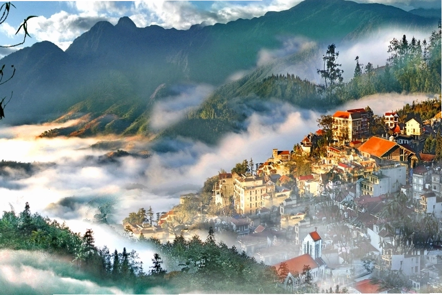 Toàn cảnh Núi Hàm Rồng Sapa hùng vĩ và thơ mộng