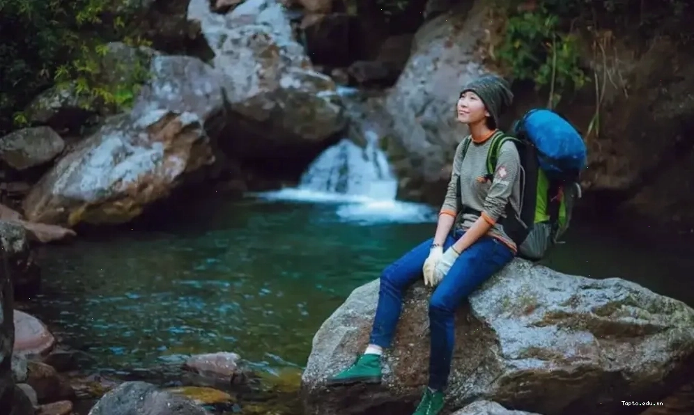 Toàn cảnh núi Pu Ta Leng dưới ánh nắng ban mai