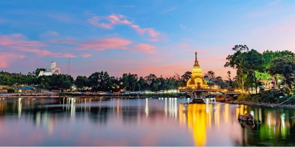 Tượng Phật Di Lặc khổng lồ tại chùa Phật Lớn, Núi Cấm