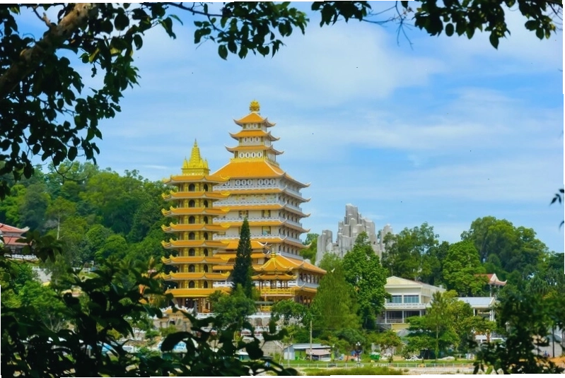 Tượng Phật trên Núi Cấm An Giang
