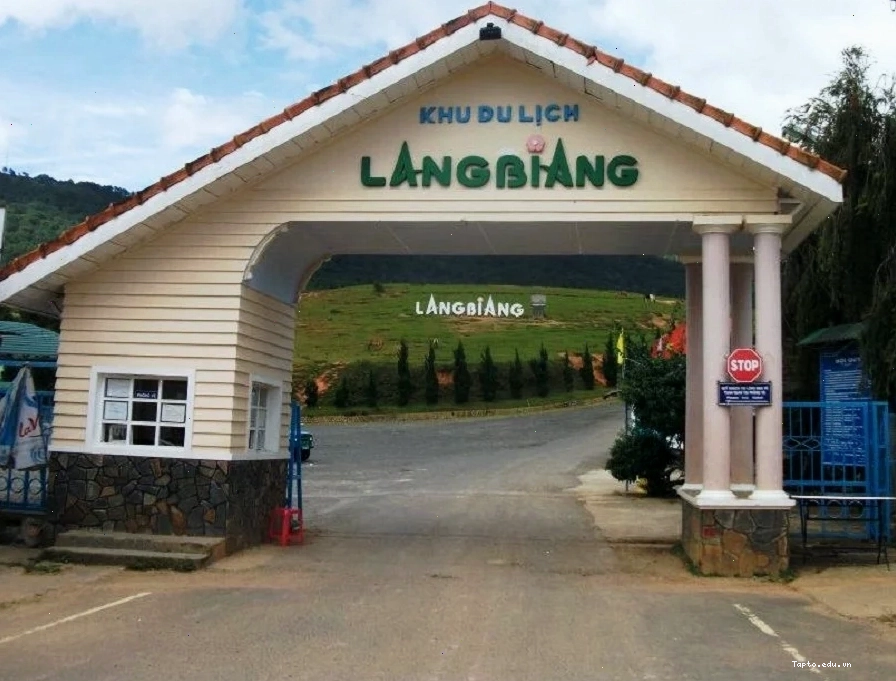 Văn hóa cồng chiêng tại làng Lạch dưới chân núi Langbiang