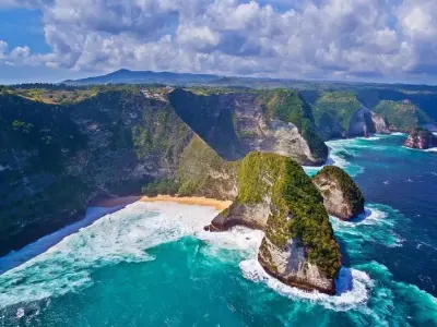 Khám phá đảo Bali xinh đẹp giữa biển xanh và núi non