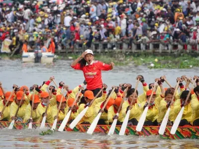 Những màn tranh tài kịch tính trong Lễ hội đua ghe Ngo