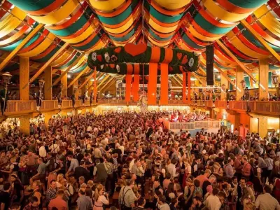 Trải nghiệm bia và âm nhạc tại lễ hội tháng Mười Oktoberfest