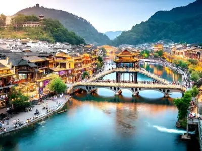 Ảnh Phượng Hoàng Cổ Trấn với kiến trúc cổ kính tuyệt đẹp