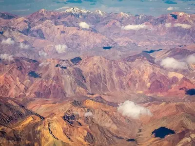 Ảnh sa mạc Atacama tuyệt đẹp với cồn cát và đất đỏ trải dài