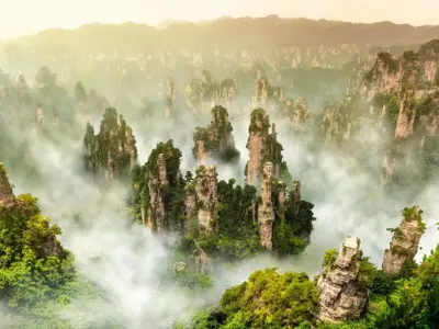 Khám phá Trương Gia Giới với núi non hùng vĩ và kỳ thú