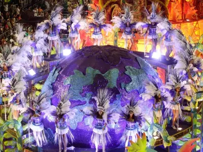 Lễ hội Trinidad and Tobago Carnival rực rỡ sắc màu