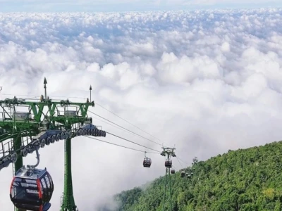 Giá vé cáp treo núi Bà Đen 2026: Trải nghiệm ngắm mây từ nóc nhà Nam Bộ