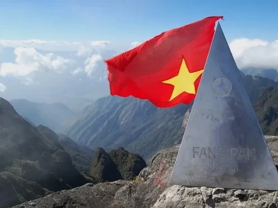 Khám phá 15 Ngọn Núi Hùng Vĩ Nhất Việt Nam - Điểm Đến Lý Tưởng Cho Người Yêu Thiên Nhiên