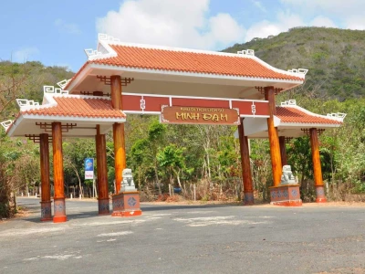 Núi Minh Đạm - Dấu Ấn Lịch Sử và Vẻ Đẹp Thiên Nhiên Hào Hùng